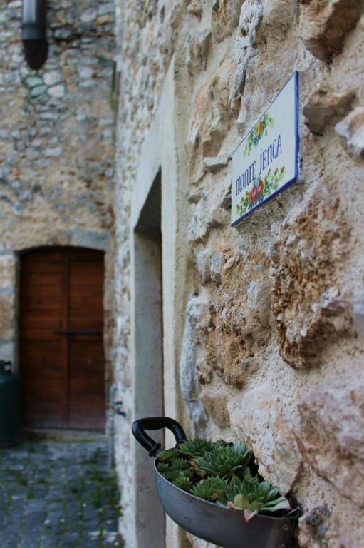 Le Pagliare Del Gran Sasso Bed and Breakfast Assergi Εξωτερικό φωτογραφία